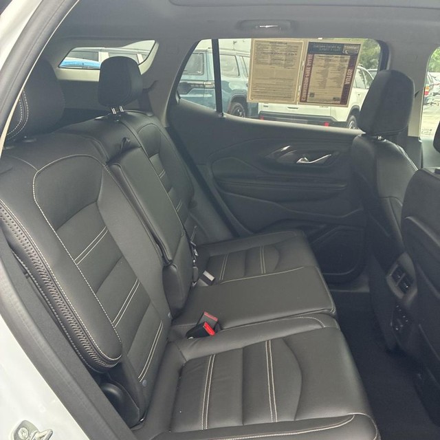 GMC Terrain Vehicle Full-screen Gallery Image 17