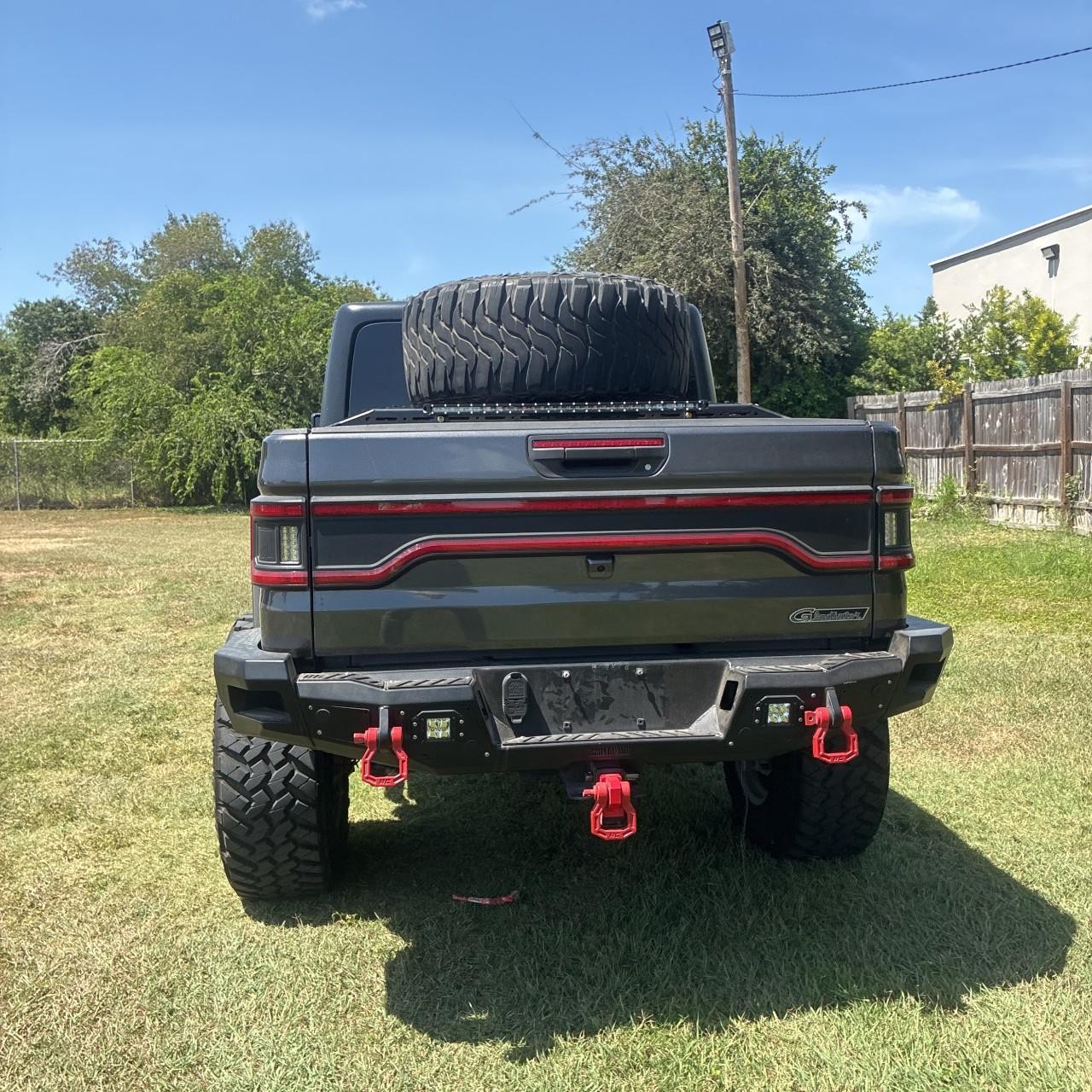 Jeep Gladiator Vehicle Full-screen Gallery Image 4