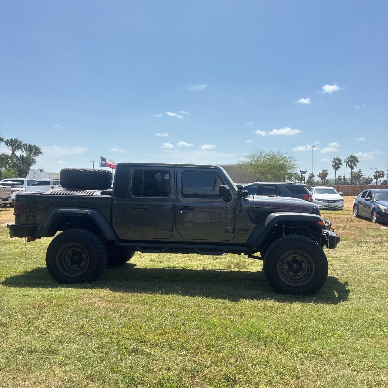 Jeep Gladiator Vehicle Full-screen Gallery Image 6