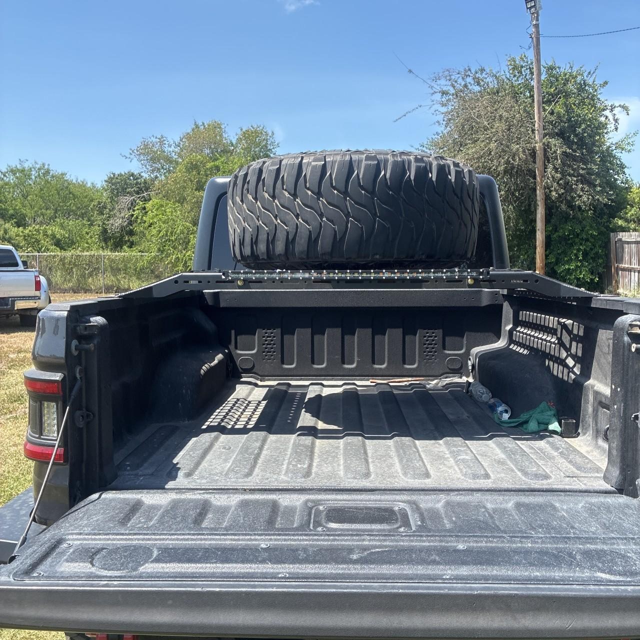 Jeep Gladiator Vehicle Full-screen Gallery Image 9