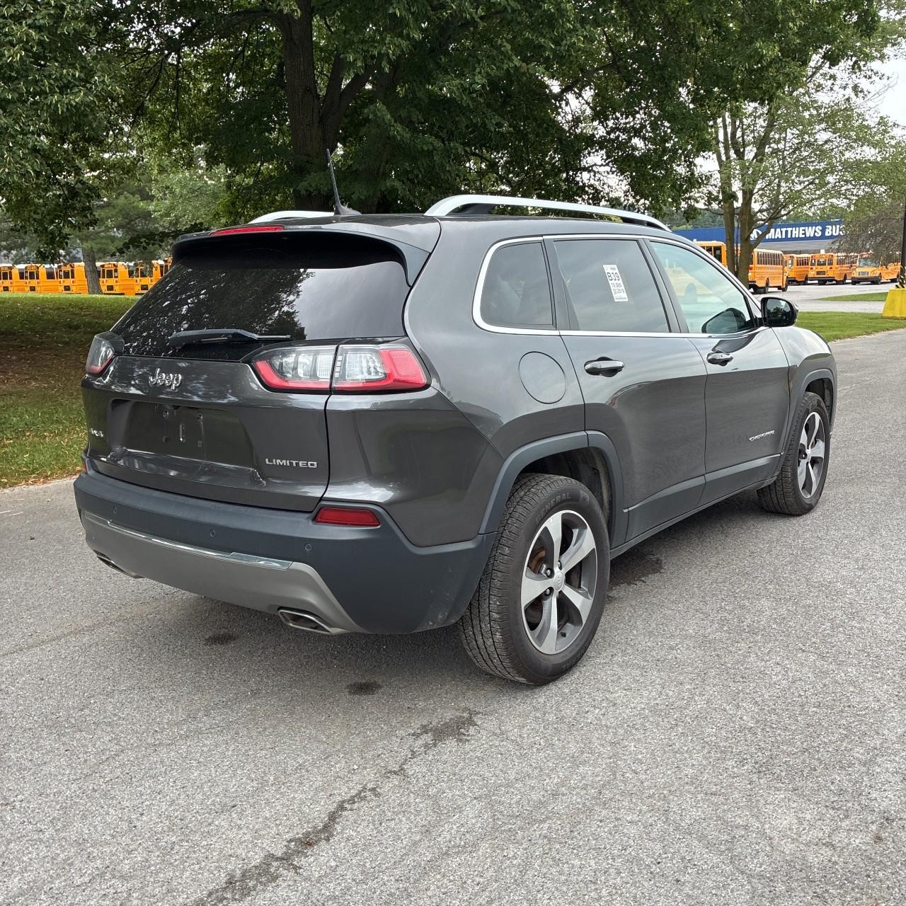 Jeep Cherokee Vehicle Full-screen Gallery Image 5