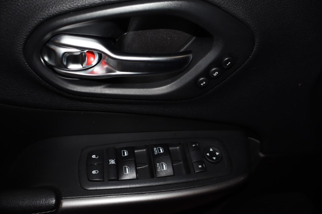 Jeep Cherokee Vehicle Full-screen Gallery Image 10