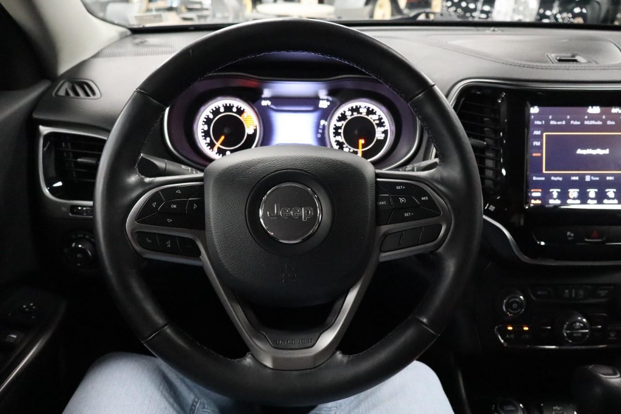 Jeep Cherokee Vehicle Full-screen Gallery Image 13