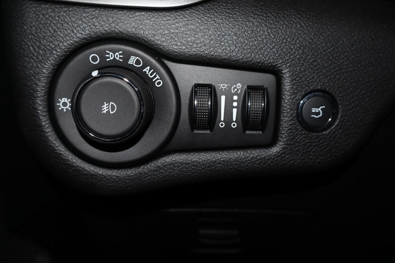 Jeep Cherokee Vehicle Full-screen Gallery Image 17
