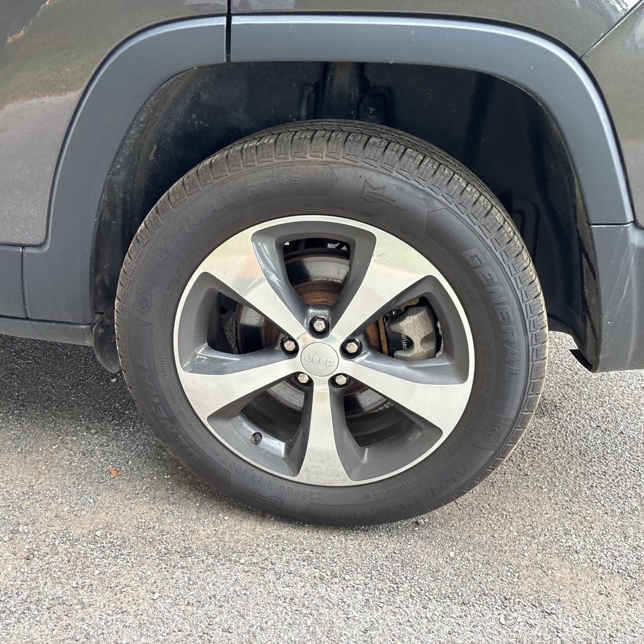 Jeep Cherokee Vehicle Full-screen Gallery Image 19