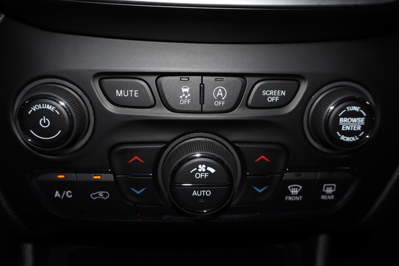 Jeep Cherokee Vehicle Full-screen Gallery Image 22