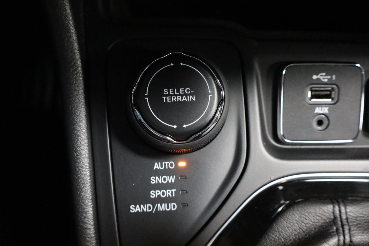 Jeep Cherokee Vehicle Full-screen Gallery Image 23