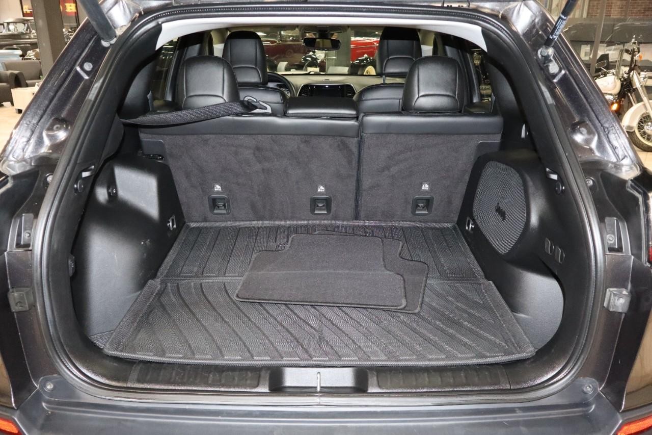 Jeep Cherokee Vehicle Full-screen Gallery Image 27