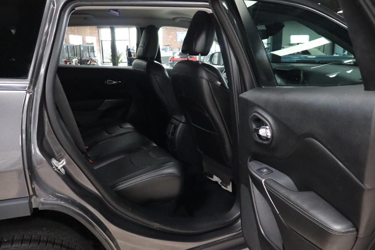 Jeep Cherokee Vehicle Full-screen Gallery Image 31