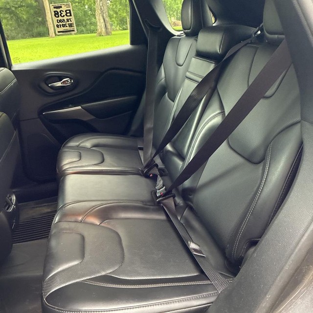 Jeep Cherokee Vehicle Full-screen Gallery Image 14