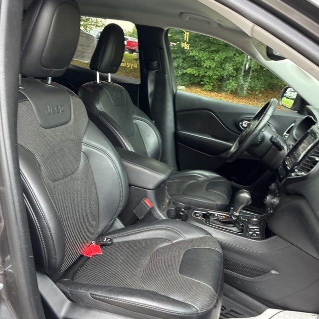 Jeep Cherokee Vehicle Full-screen Gallery Image 17