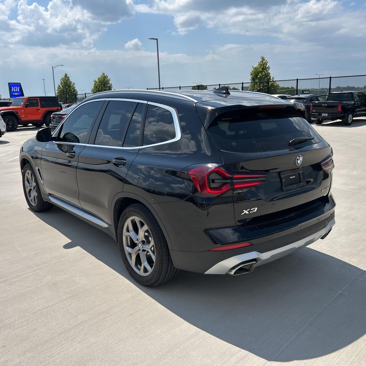 BMW X3 Vehicle Full-screen Gallery Image 3