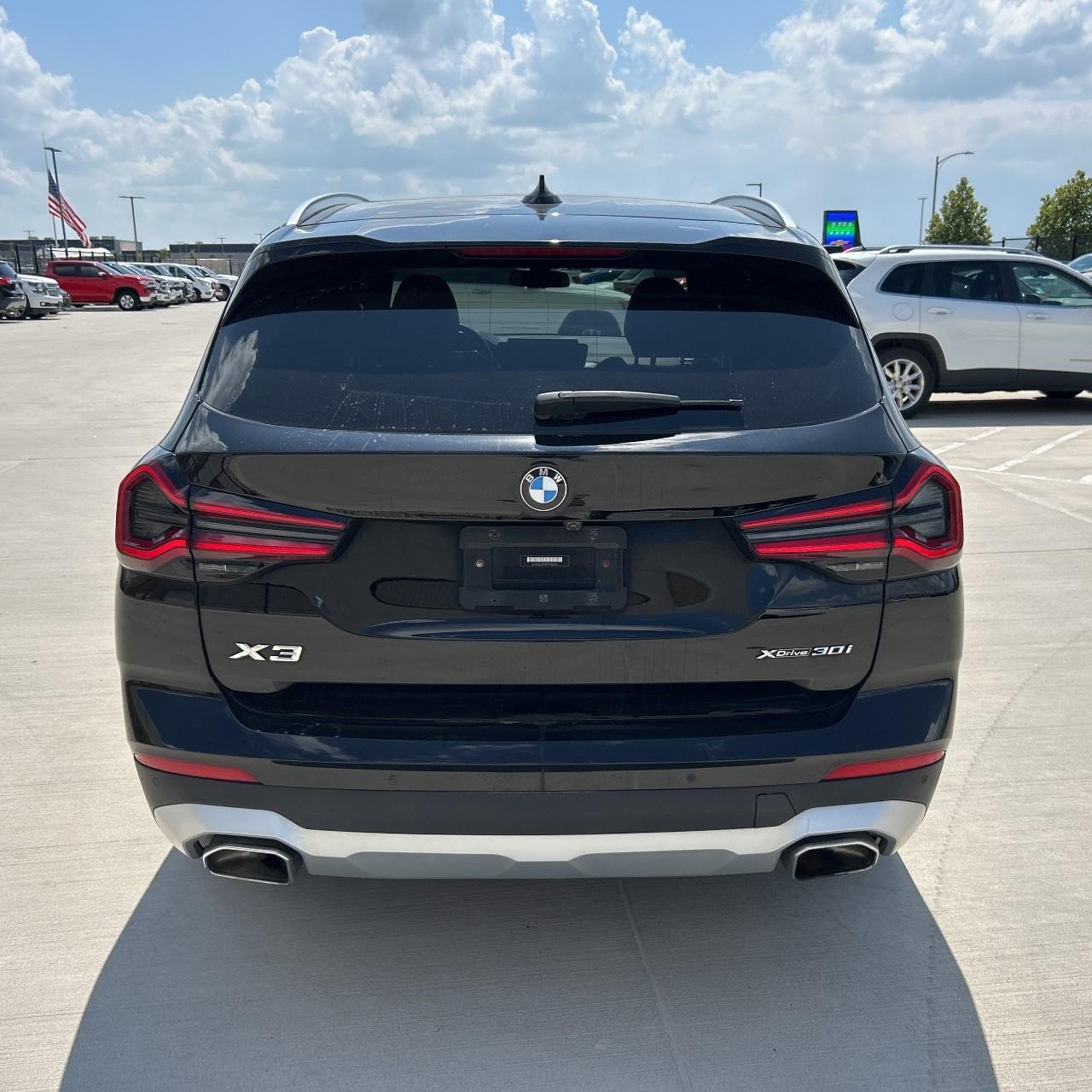 BMW X3 Vehicle Full-screen Gallery Image 4