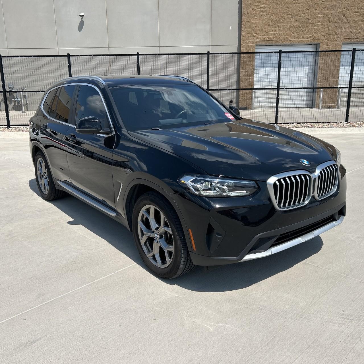BMW X3 Vehicle Full-screen Gallery Image 8