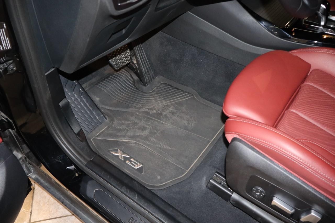 BMW X3 Vehicle Full-screen Gallery Image 10