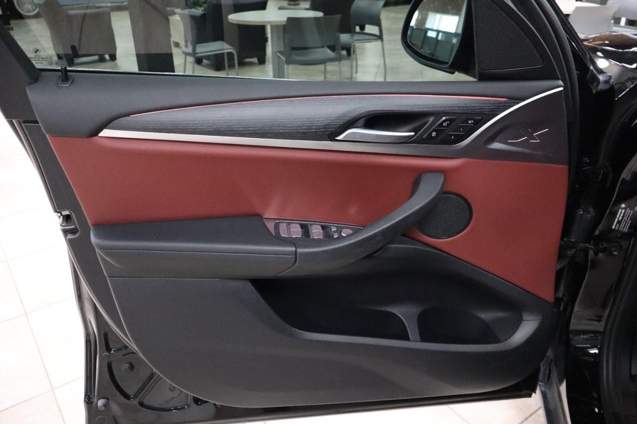 BMW X3 Vehicle Full-screen Gallery Image 12