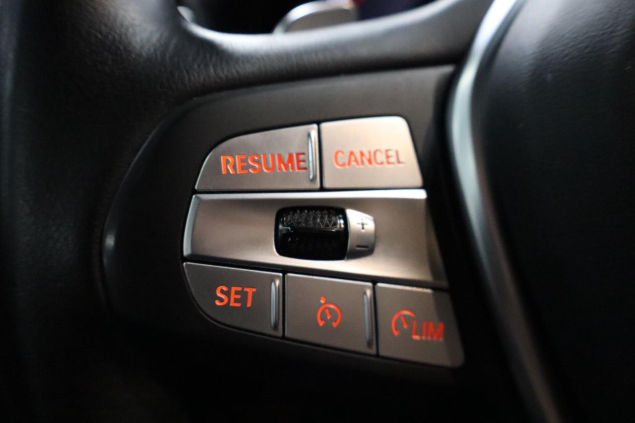 BMW X3 Vehicle Full-screen Gallery Image 18