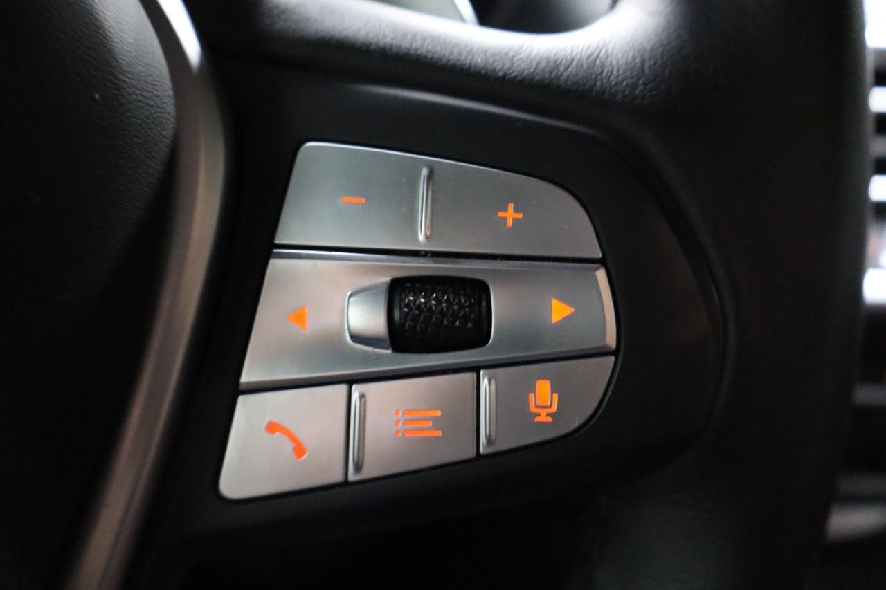 BMW X3 Vehicle Full-screen Gallery Image 19