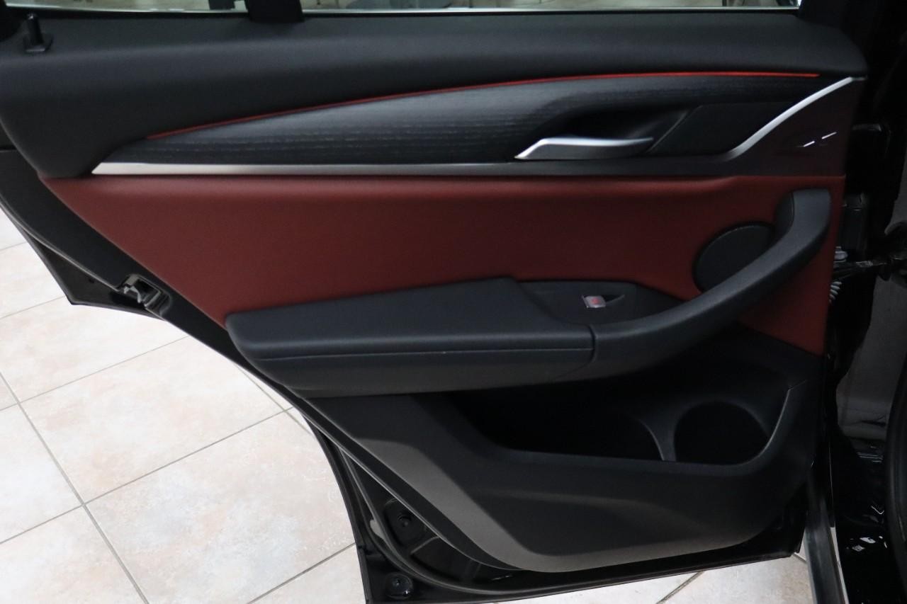 BMW X3 Vehicle Full-screen Gallery Image 29