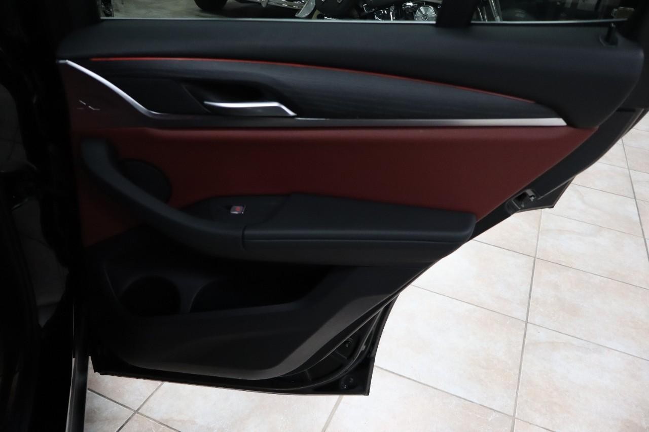 BMW X3 Vehicle Full-screen Gallery Image 34