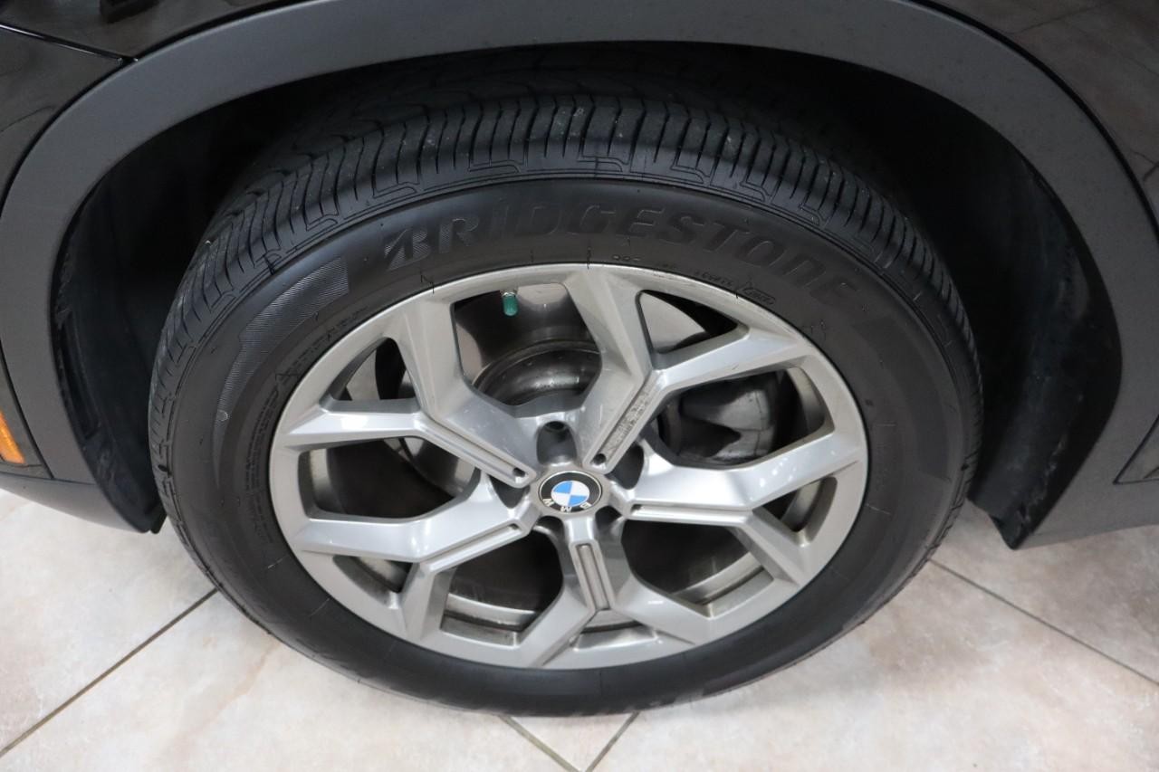 BMW X3 Vehicle Full-screen Gallery Image 37