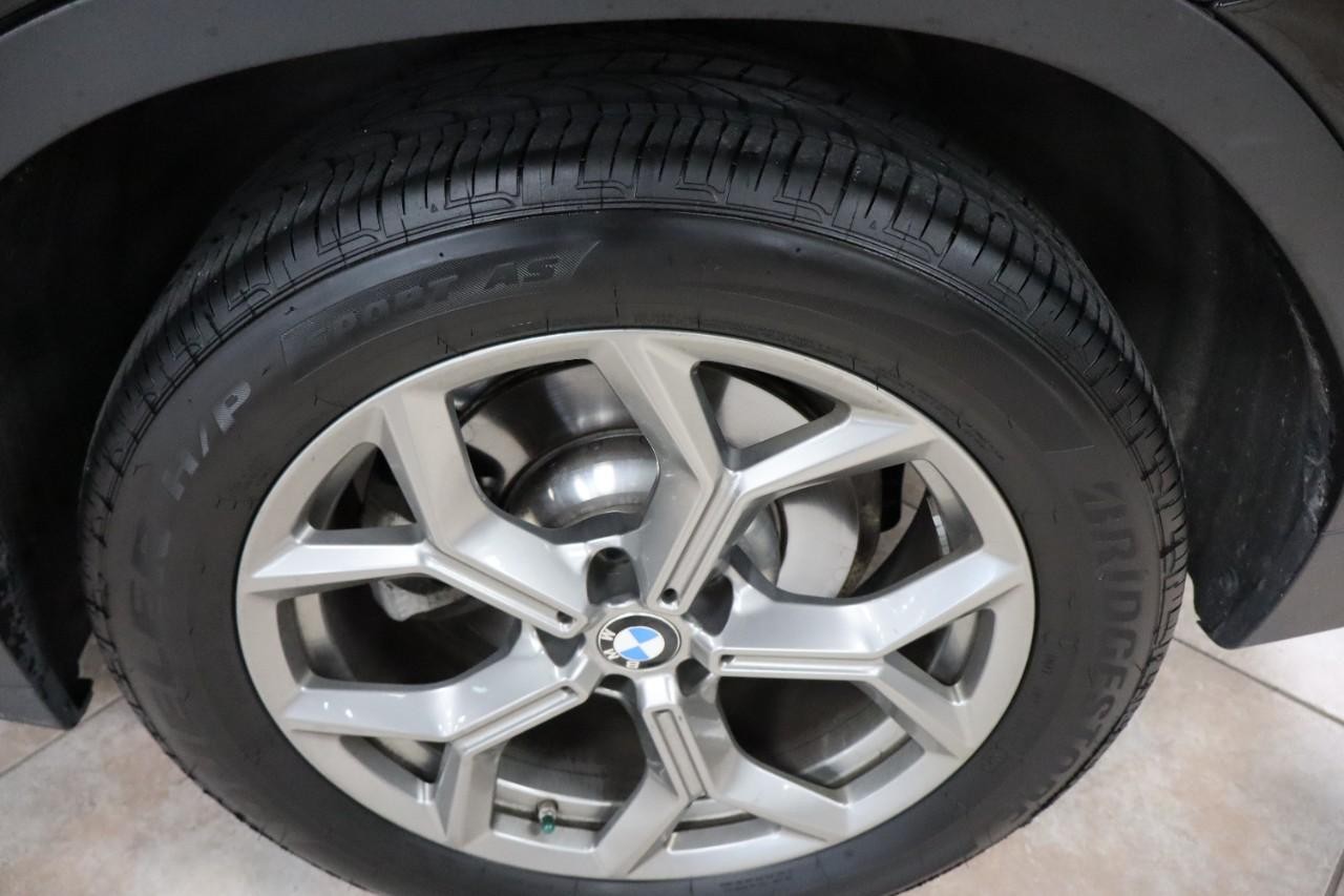 BMW X3 Vehicle Full-screen Gallery Image 38