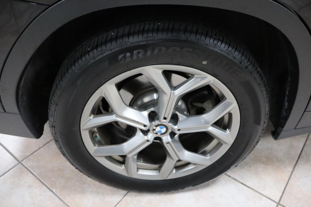 BMW X3 Vehicle Full-screen Gallery Image 39