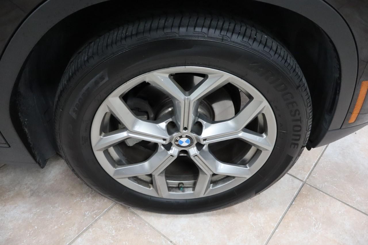 BMW X3 Vehicle Full-screen Gallery Image 40