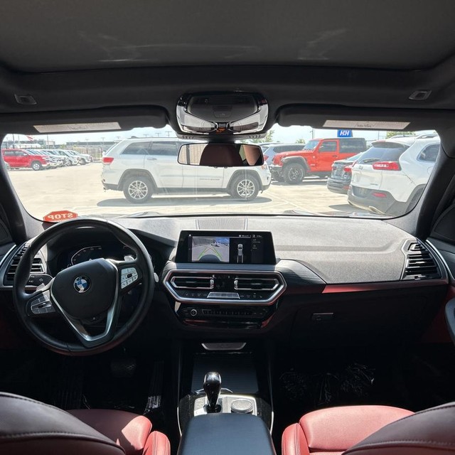 BMW X3 Vehicle Full-screen Gallery Image 12
