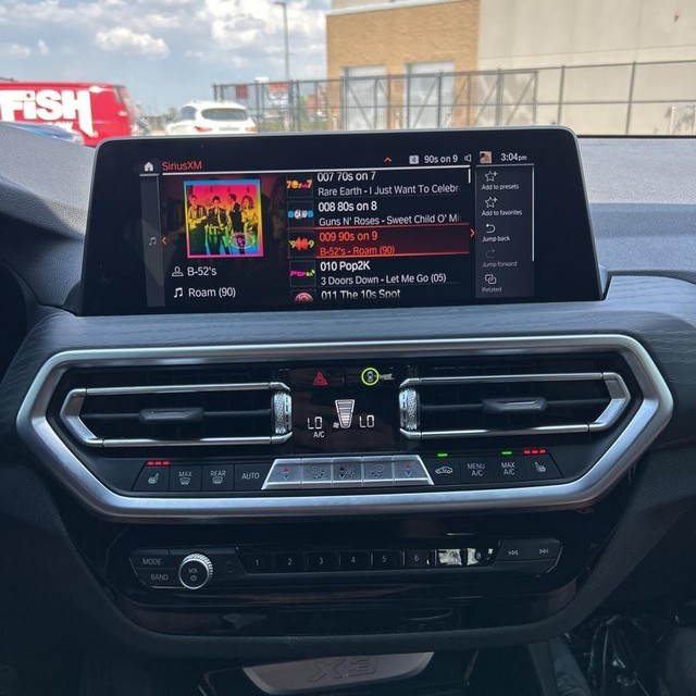 BMW X3 Vehicle Full-screen Gallery Image 14