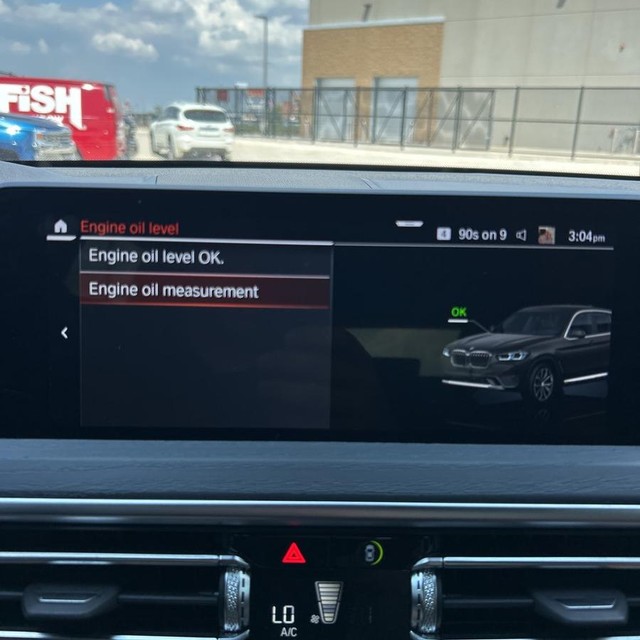 BMW X3 Vehicle Full-screen Gallery Image 16