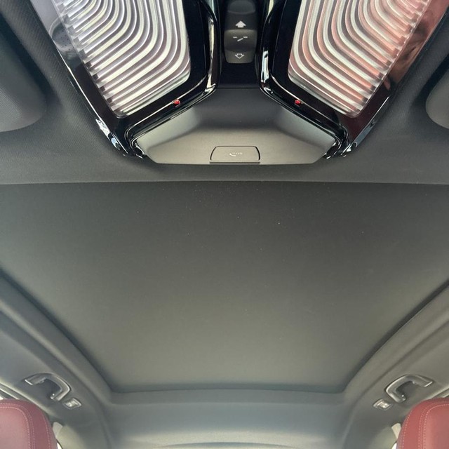 BMW X3 Vehicle Full-screen Gallery Image 17