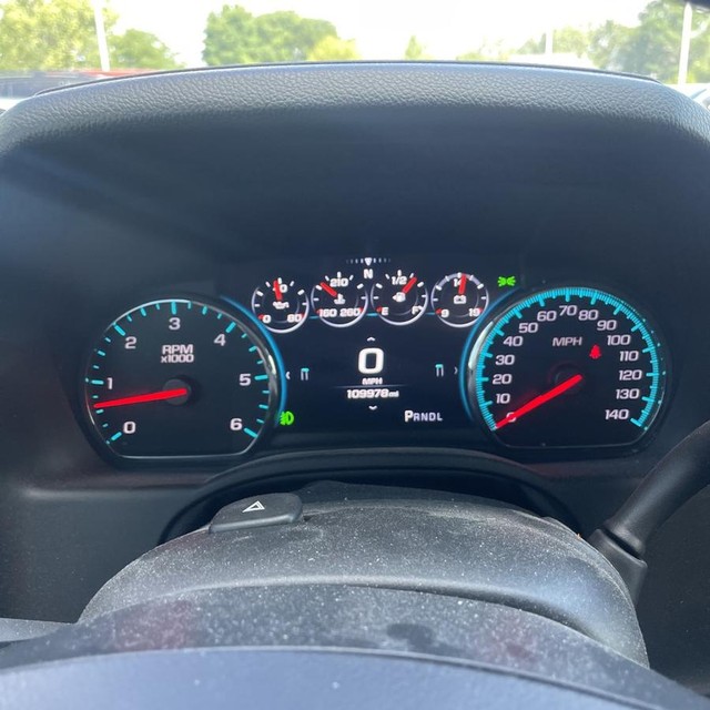 GMC Yukon Vehicle Full-screen Gallery Image 10