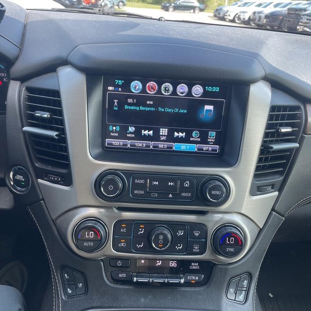 GMC Yukon Vehicle Full-screen Gallery Image 11