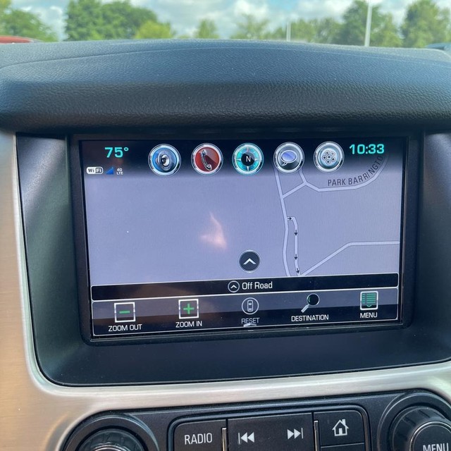GMC Yukon Vehicle Full-screen Gallery Image 12