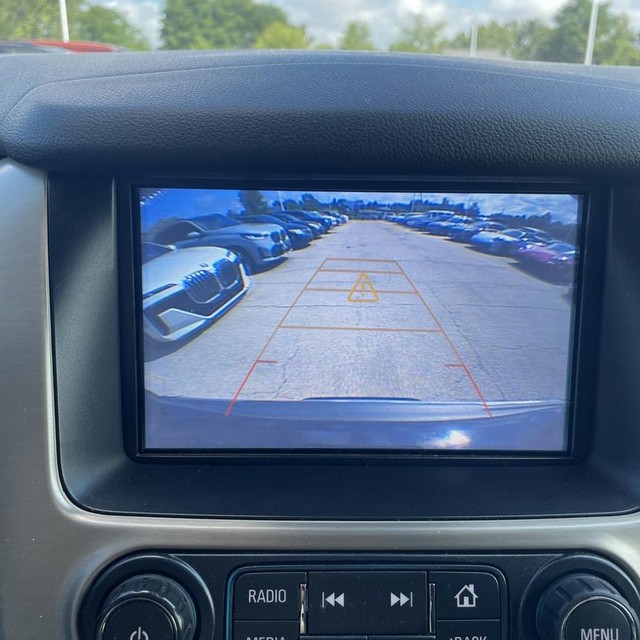 GMC Yukon Vehicle Full-screen Gallery Image 13