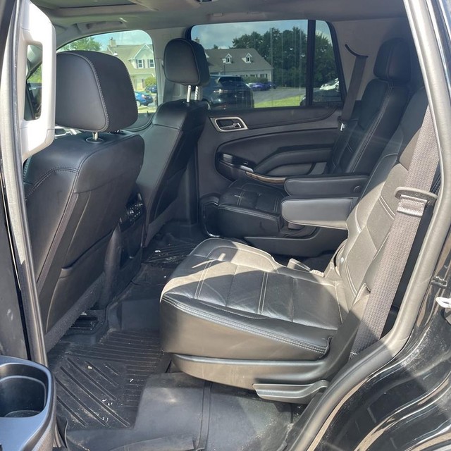 GMC Yukon Vehicle Full-screen Gallery Image 16