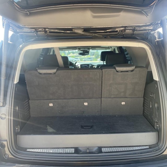 GMC Yukon Vehicle Full-screen Gallery Image 17