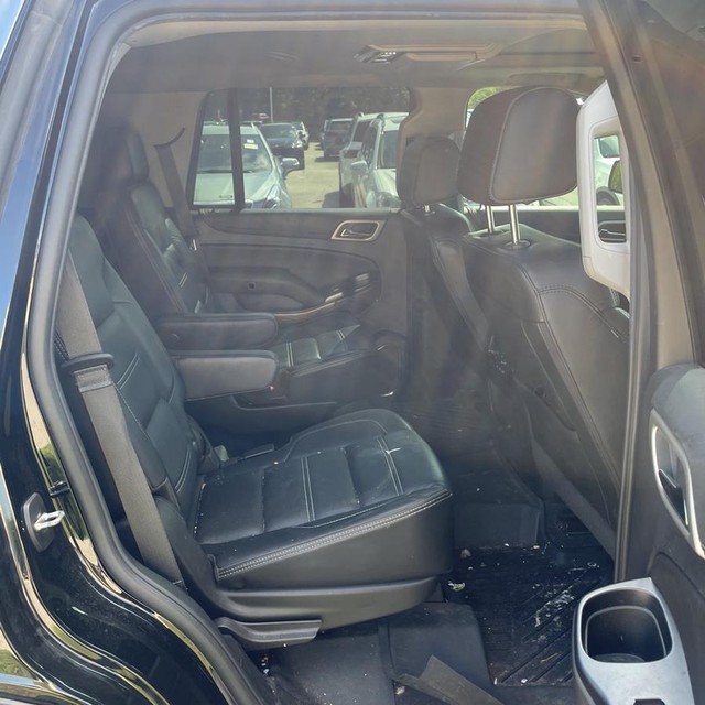 GMC Yukon Vehicle Full-screen Gallery Image 18