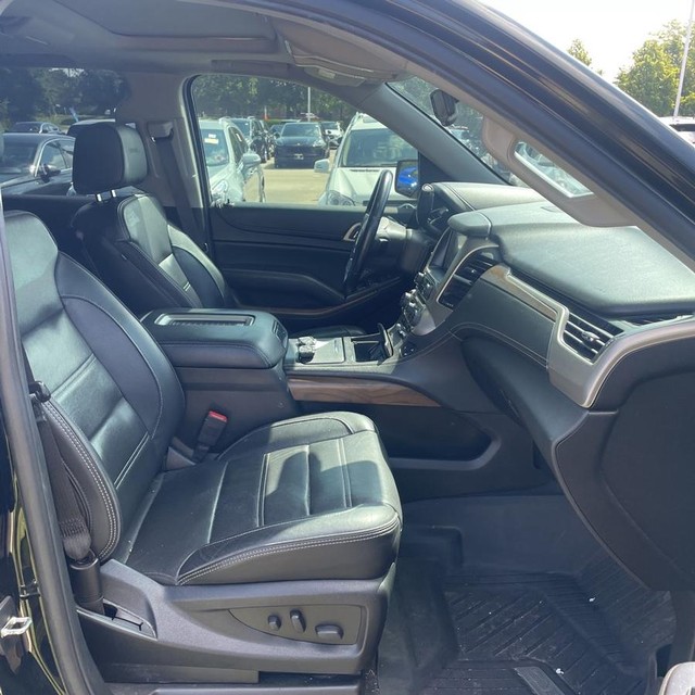 GMC Yukon Vehicle Full-screen Gallery Image 19