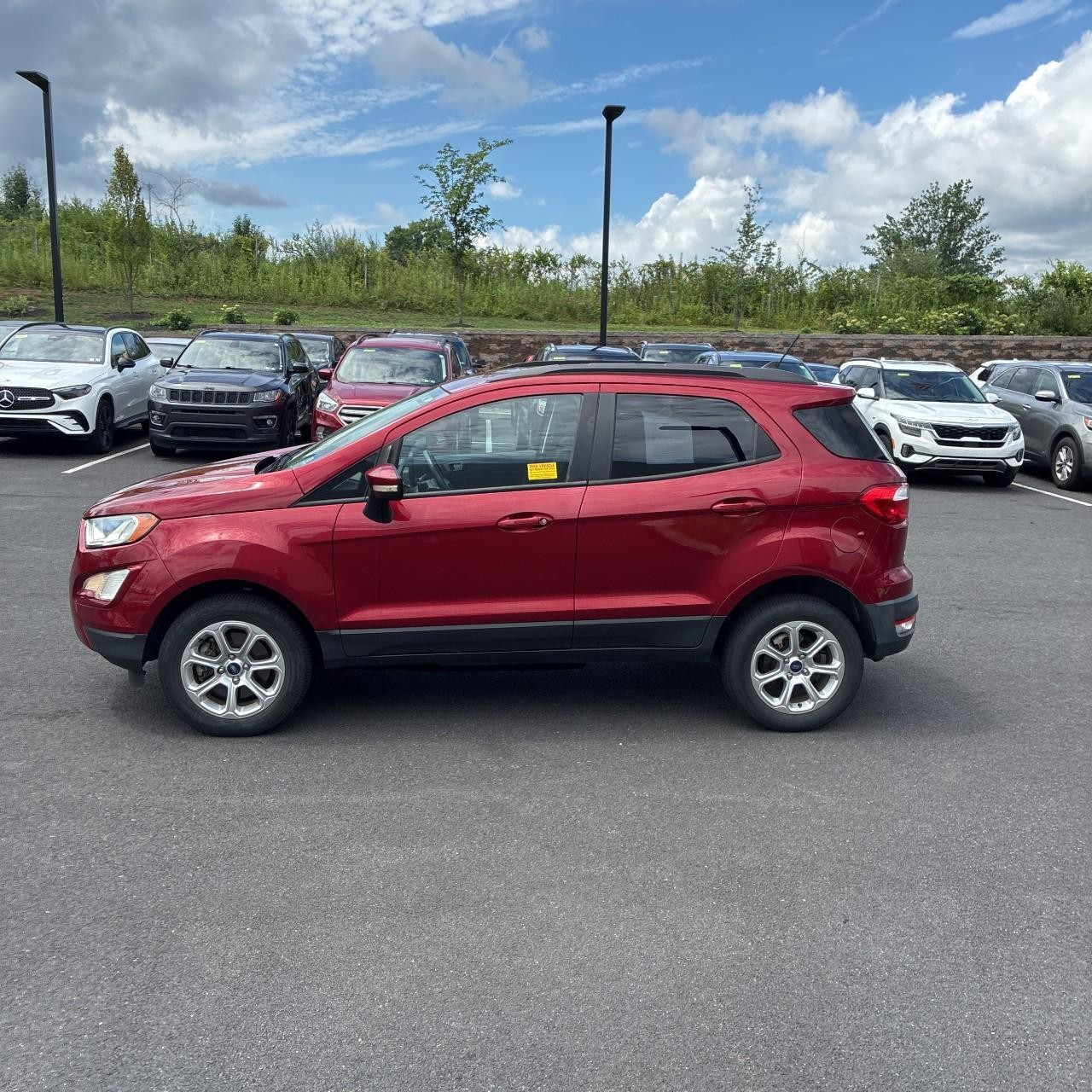 Ford EcoSport Vehicle Full-screen Gallery Image 2