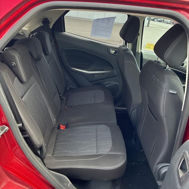 Ford EcoSport Vehicle Full-screen Gallery Image 16