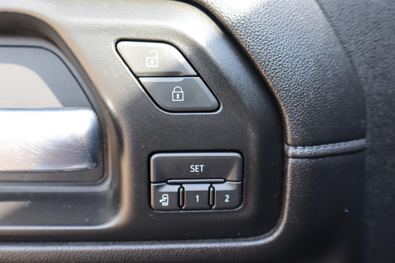 GMC Sierra 2500HD Vehicle Full-screen Gallery Image 12