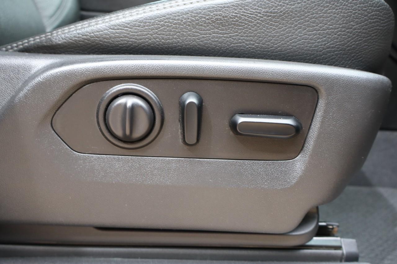 GMC Sierra 2500HD Vehicle Full-screen Gallery Image 37
