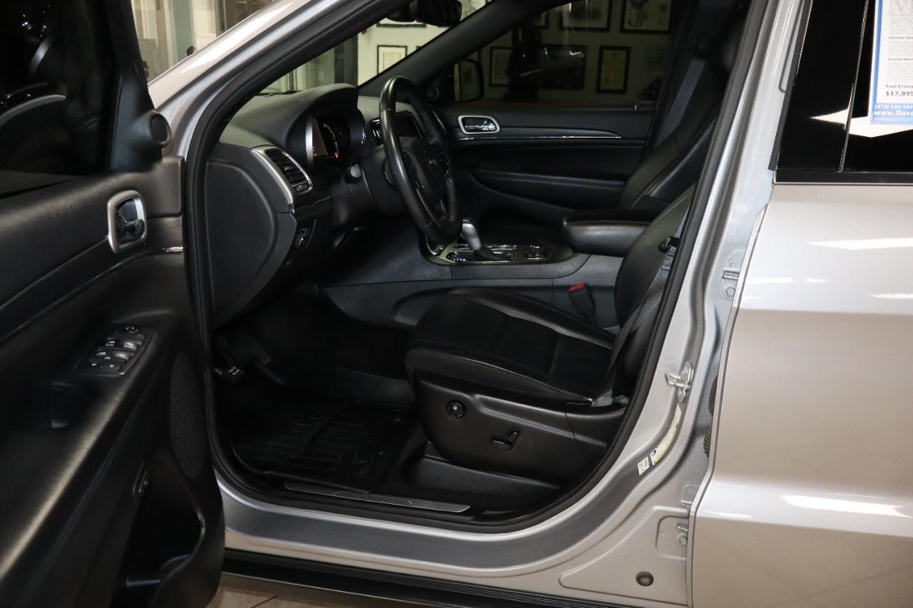 Jeep Grand Cherokee Vehicle Full-screen Gallery Image 10