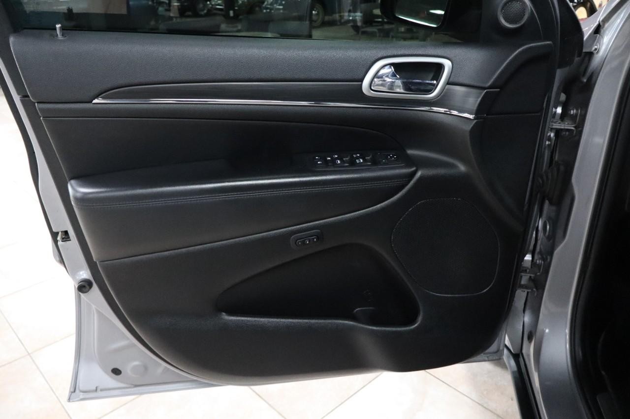 Jeep Grand Cherokee Vehicle Full-screen Gallery Image 11