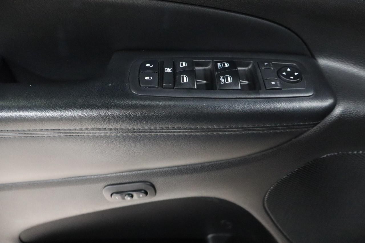 Jeep Grand Cherokee Vehicle Full-screen Gallery Image 14