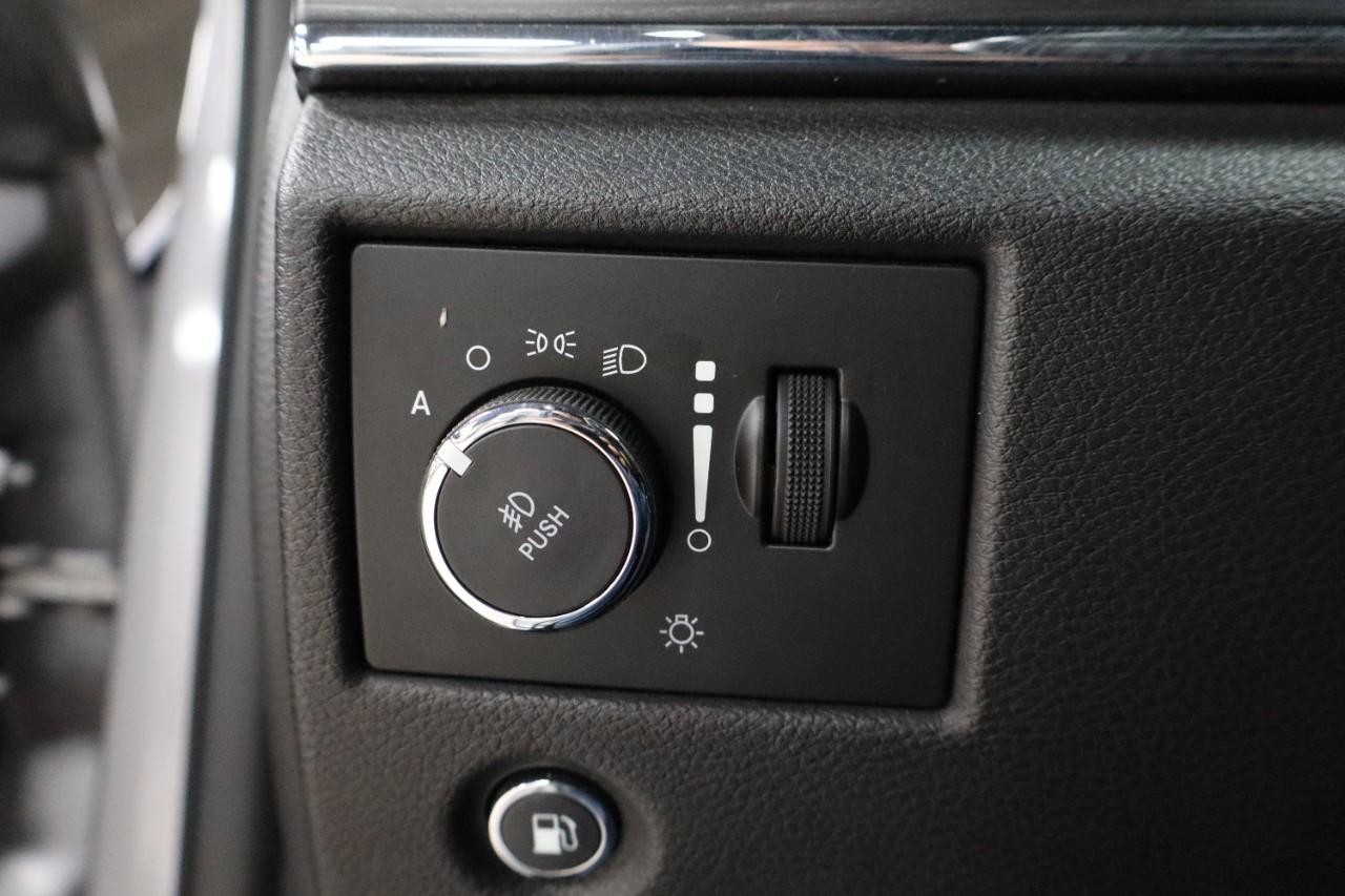 Jeep Grand Cherokee Vehicle Full-screen Gallery Image 15