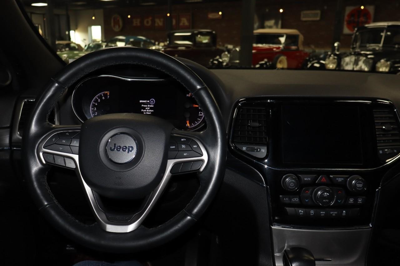 Jeep Grand Cherokee Vehicle Full-screen Gallery Image 16