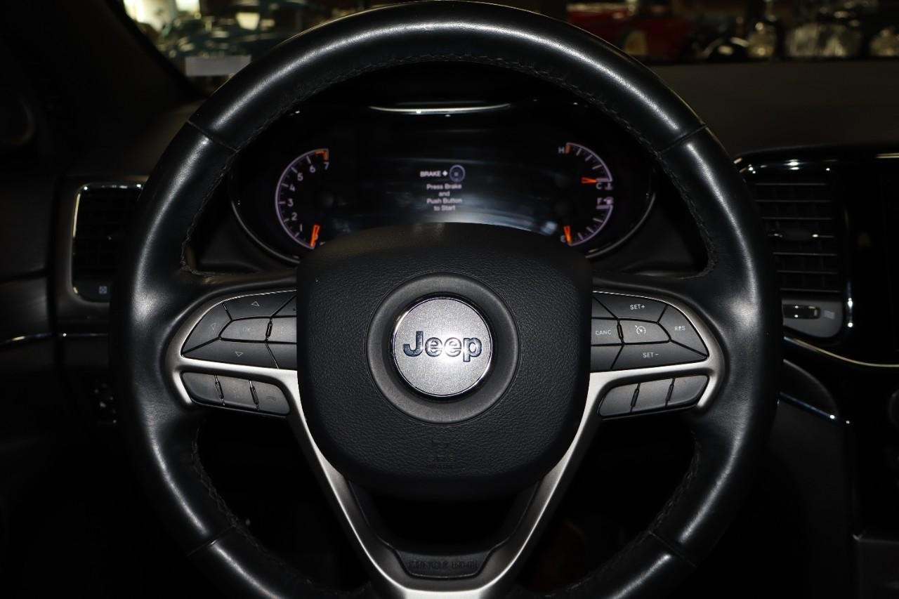Jeep Grand Cherokee Vehicle Full-screen Gallery Image 17